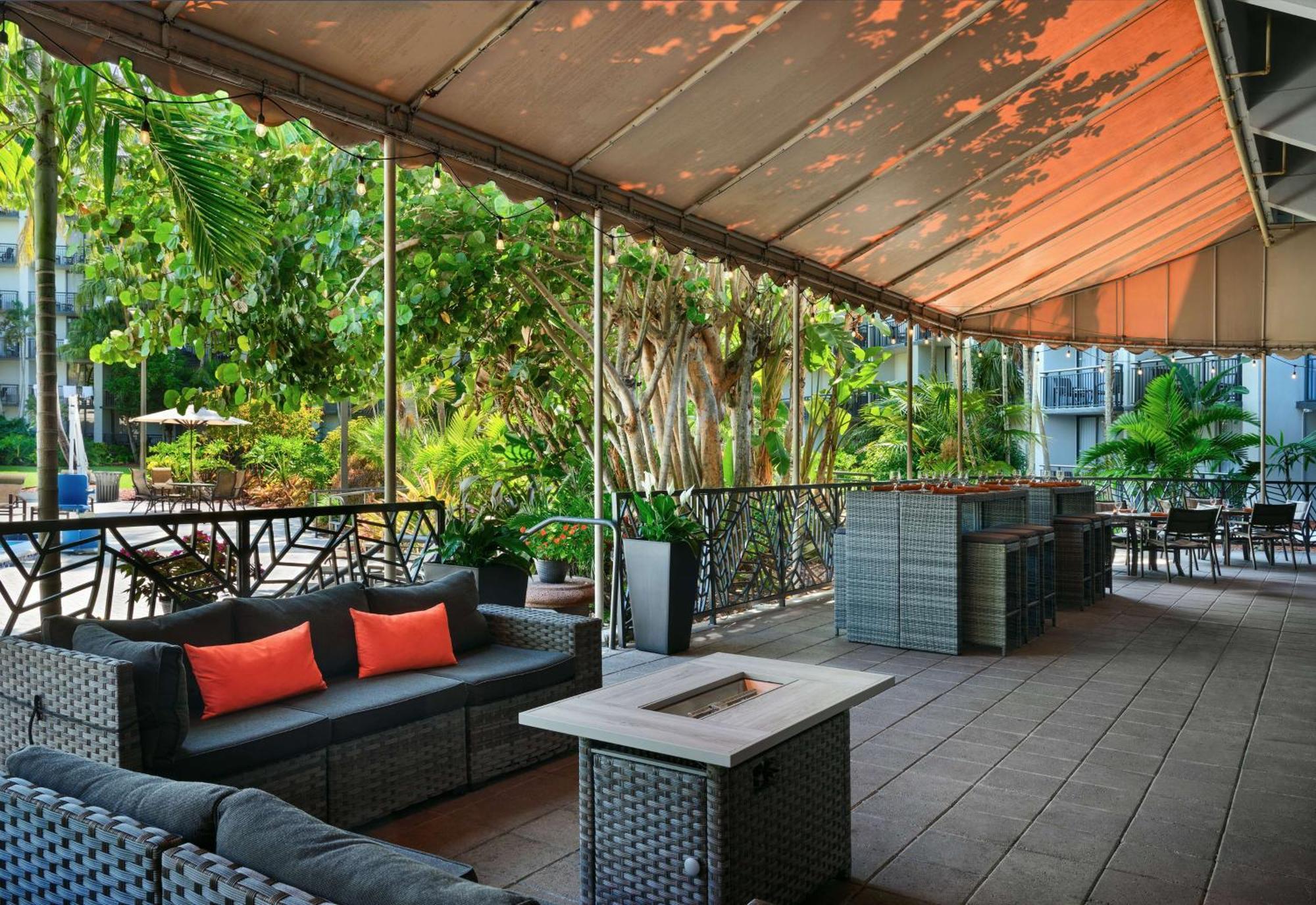 Doubletree By Hilton Palm Beach Gardens Exterior photo